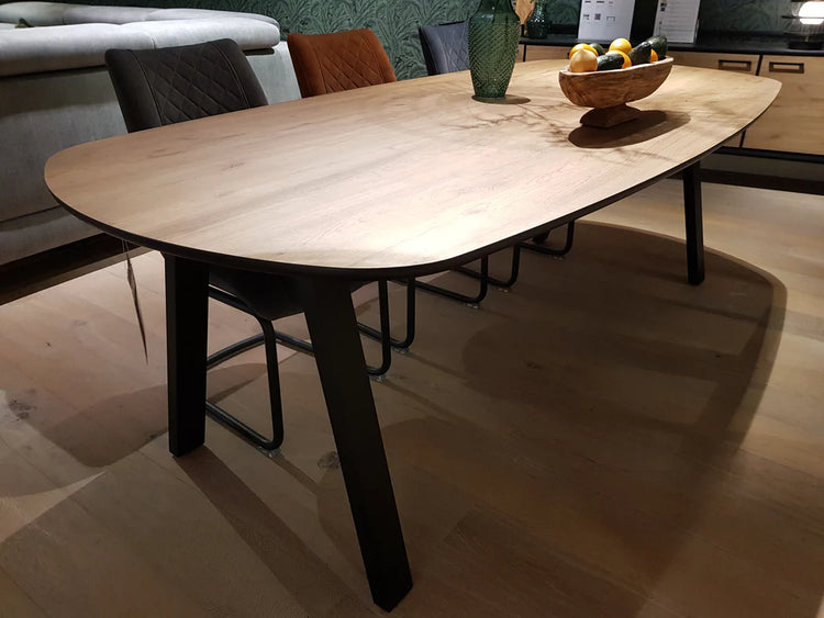 Kenia Dining Table